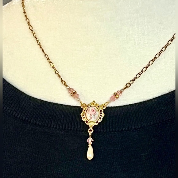 1928 Gold Necklace and Earrings Set with Pink and Cream Details - Picture 3 of 9